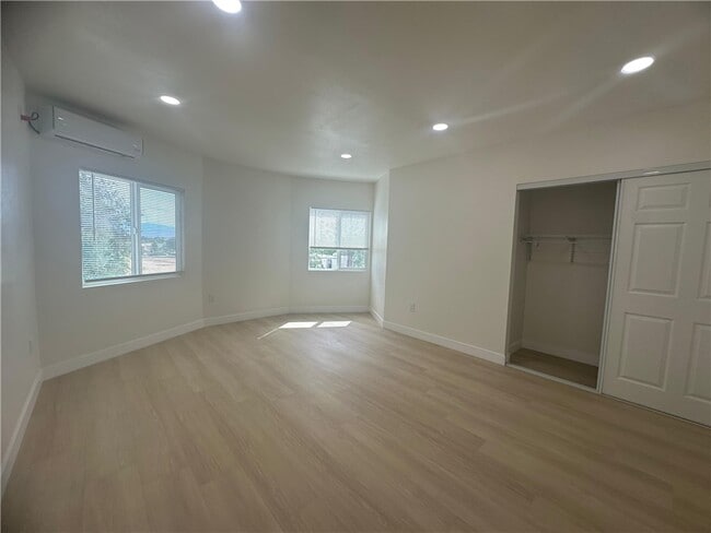Building Photo - 5778 La Sierra Ave