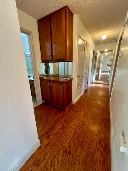 Building Photo - 6024 Billabong Ct