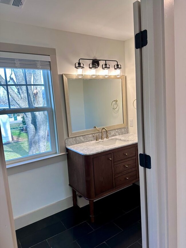 Building Photo - Newly Built Home minutes from Downtown Madison