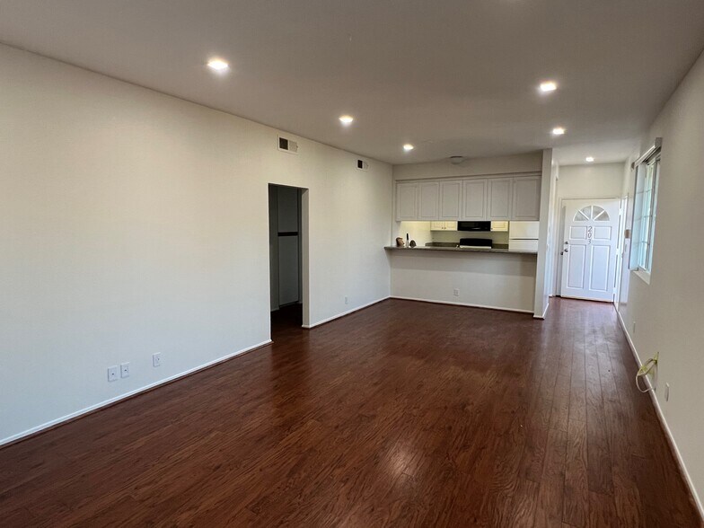 Building Photo - 3822 Bentley Ave