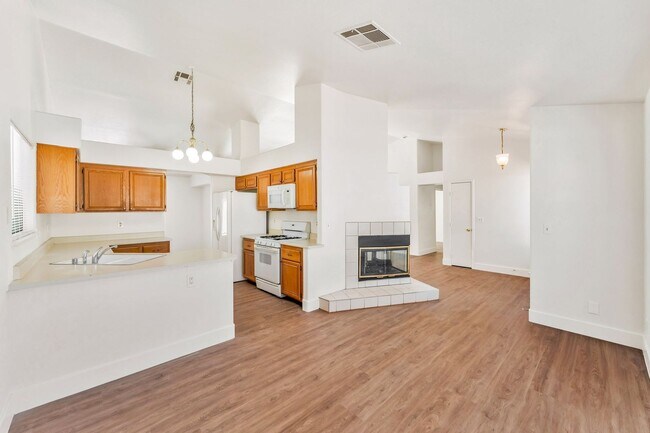 Building Photo - Comfort, Style & Single-Story Living in a Prime North Las Vegas Location!