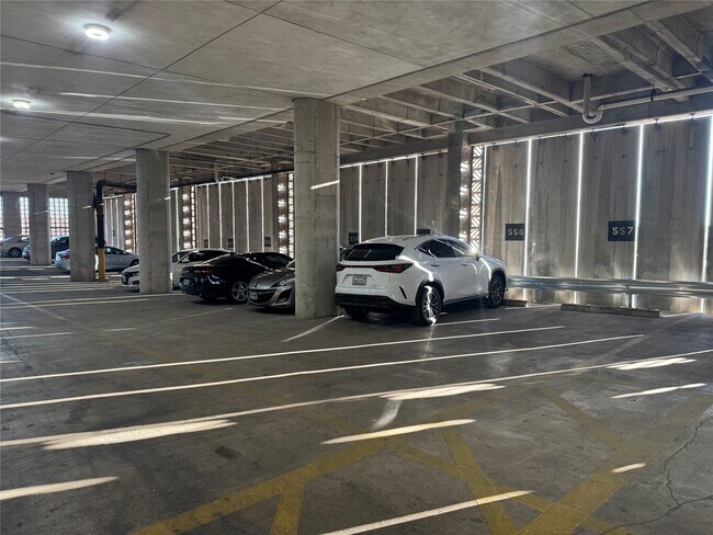 Building Photo - 2016 Main St