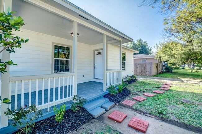 Building Photo - Homes For Rent In TX: Texas City 77590 – 9th Ave N 2BR