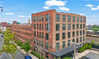 Building Photo - Silk Lofts