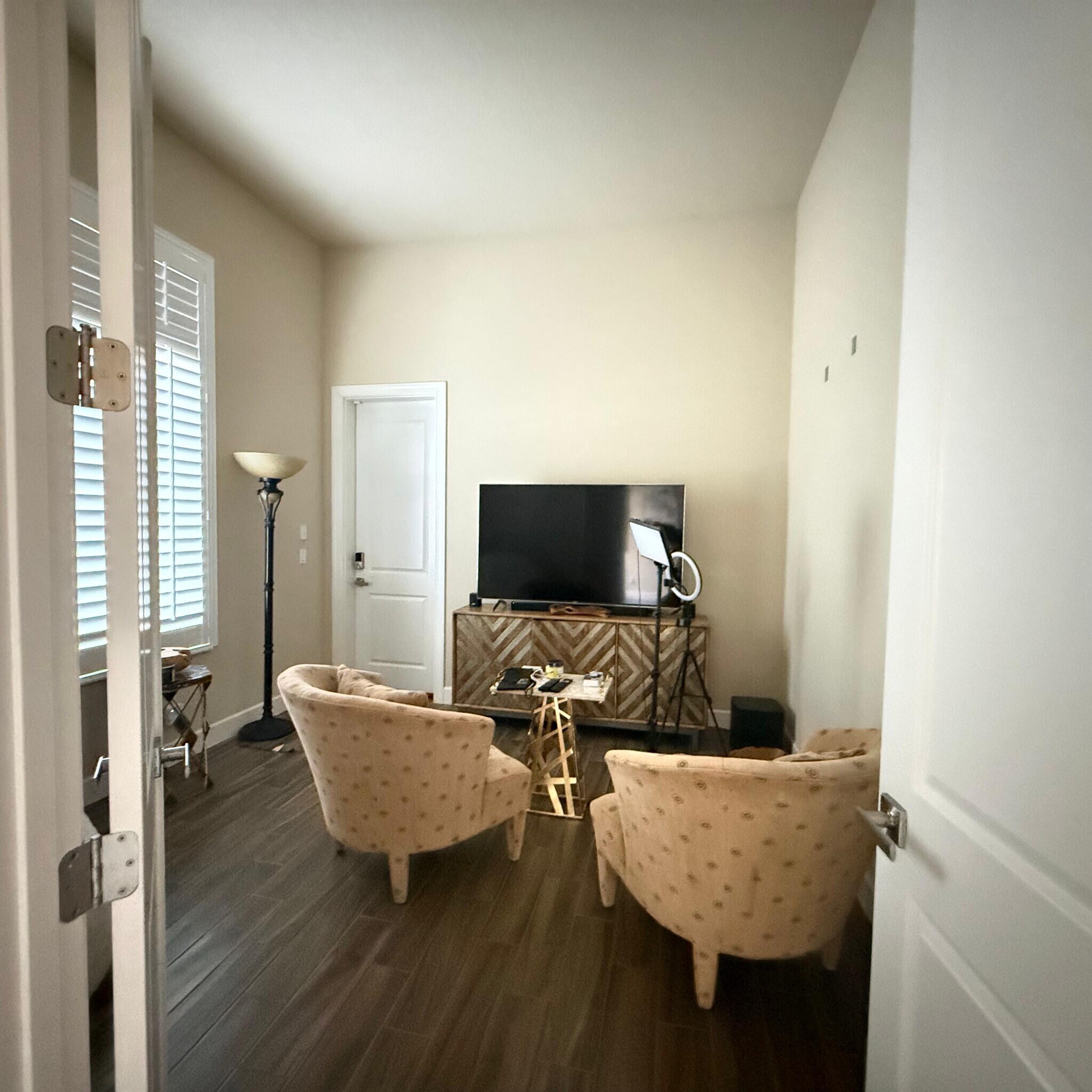 Building Photo - 1 Lionspaw VII Nobles