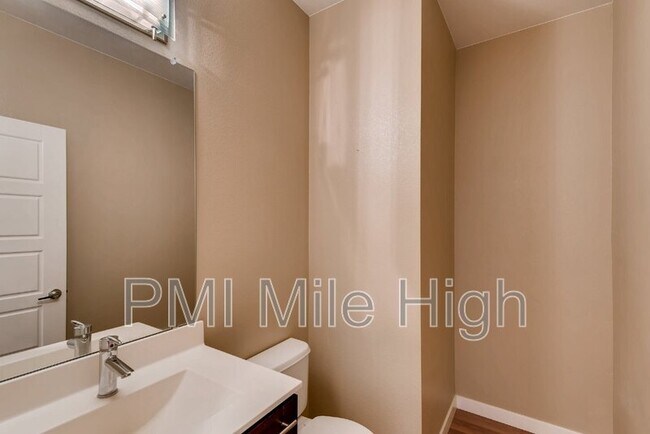 Building Photo - 10057 Quintero St