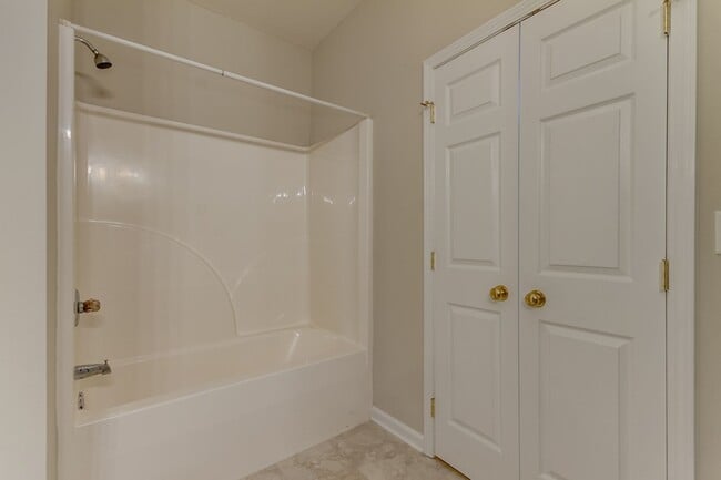 Building Photo - Available Now - East Tuscaloosa