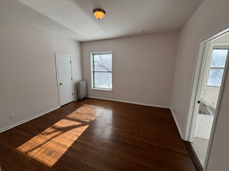 Building Photo - 5141 S Ellis Ave