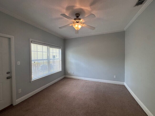 Building Photo - 1926 Corvallis Ave