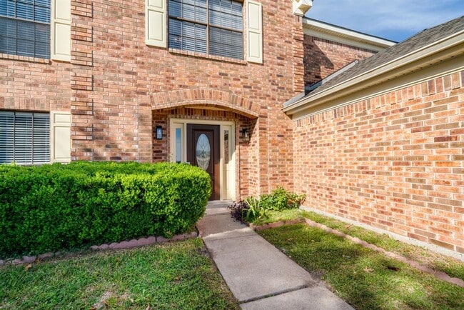 Building Photo - 4330 Heathfield Dr