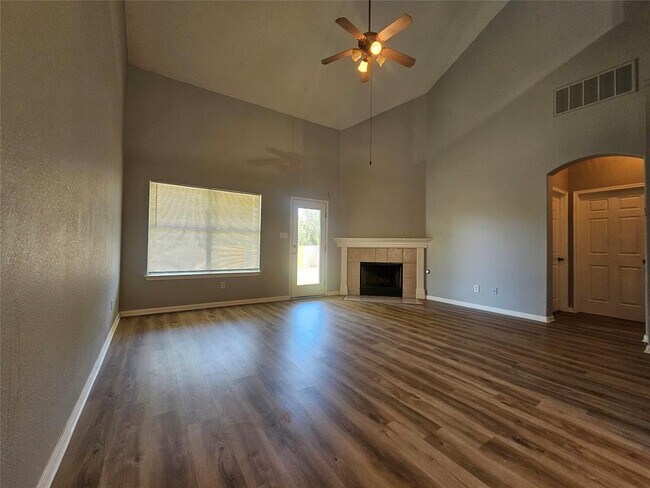 Building Photo - 164 Ashwood N