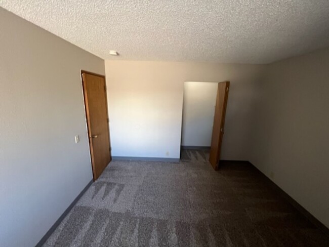Building Photo - Multi-family Apartment Community