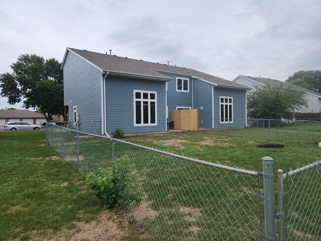 Building Photo - 6607 W 43rd Pl