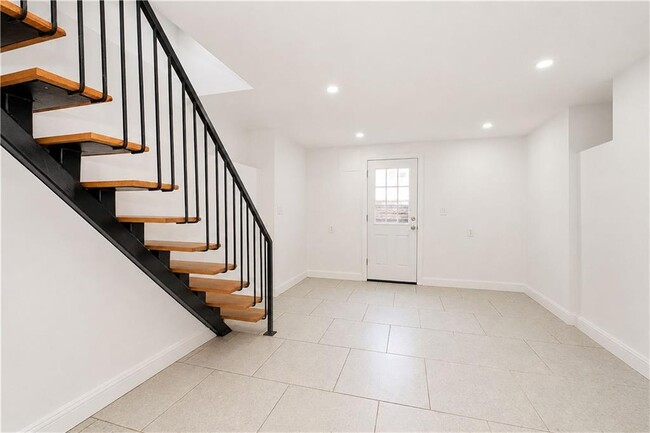 Building Photo - 2171 Hendrickson St