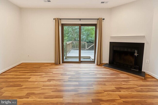 Building Photo - 5105 King Charles Way