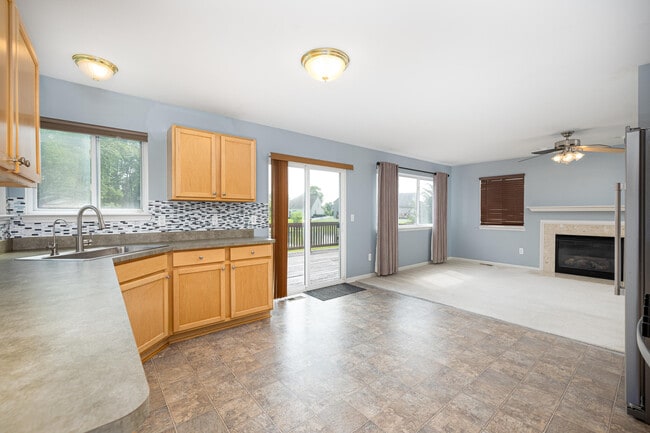 Building Photo - 8312 N Warwick Ct