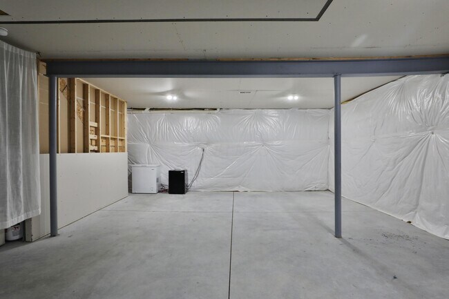 Building Photo - 2246 Koester