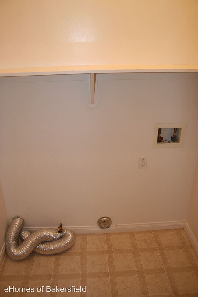 Building Photo - 549 Yellow Meadow Ct