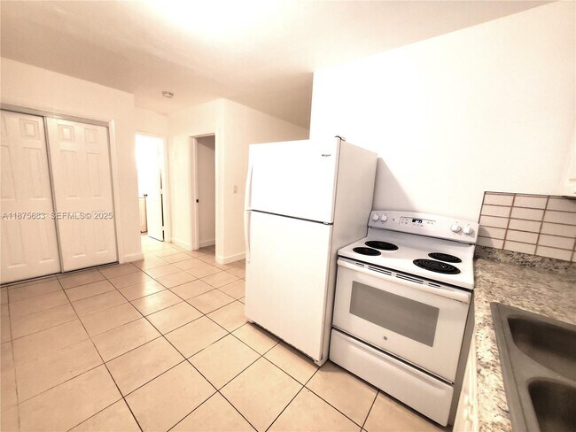 Building Photo - 26 SE 3rd Terrace