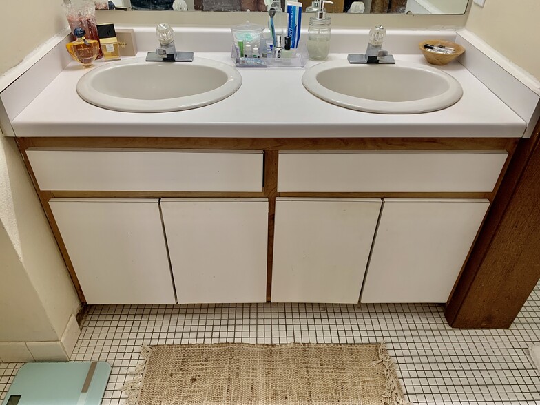 Building Photo - 636 State St