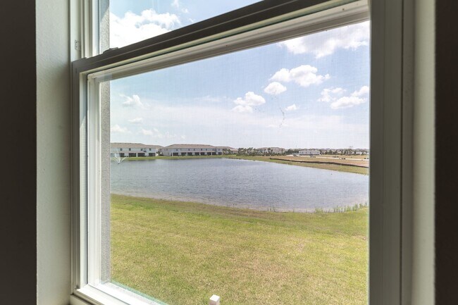 Building Photo - 3 Bedroom Townhome - Star Farms