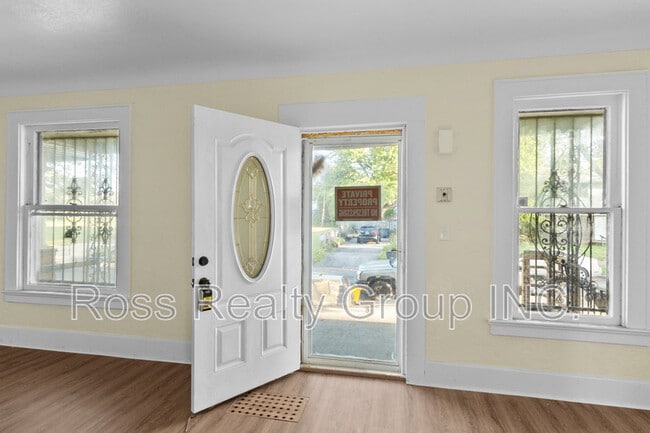 Building Photo - 1149 Fernwood Ave