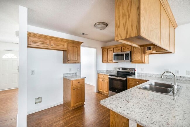 Building Photo - 205 Wembley Dr