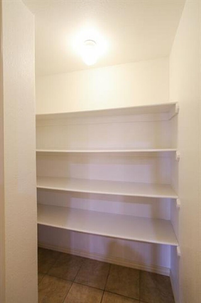 Building Photo - Gorgeous home in Bentonville!