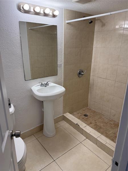 Building Photo - 264 Sunshine Dr