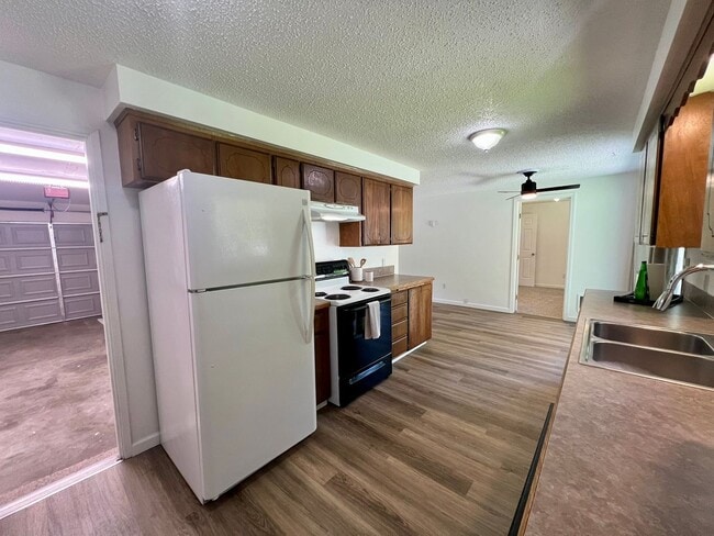 Building Photo - (#724) Duplex Near Squaxin Park - Water/Se...
