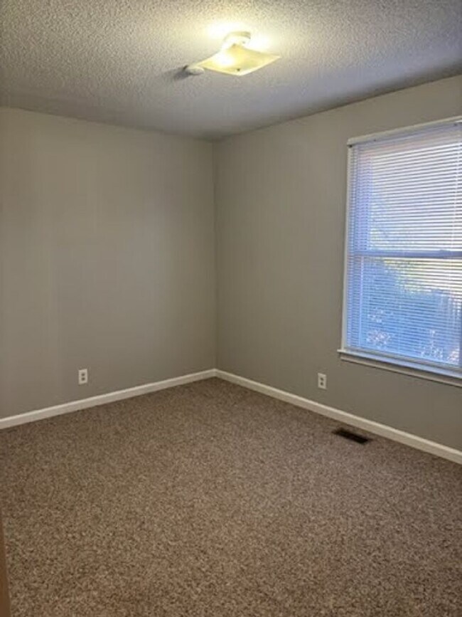 Building Photo - 3104 Spring Creek Ct