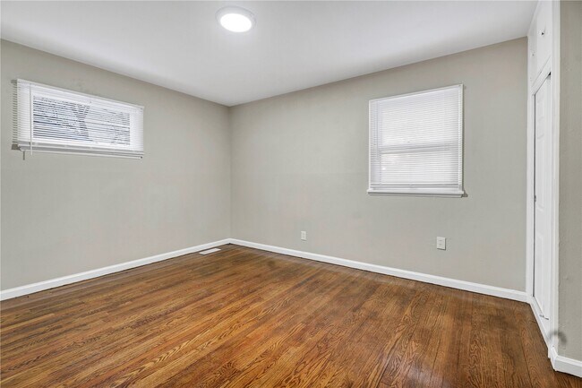 Building Photo - 9725 Medford Dr