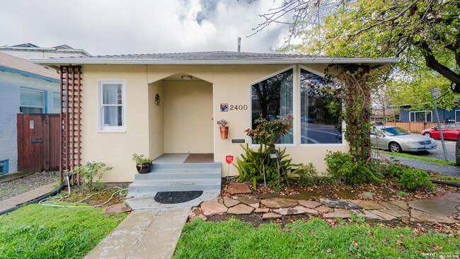 Building Photo - 2400 Bonar St