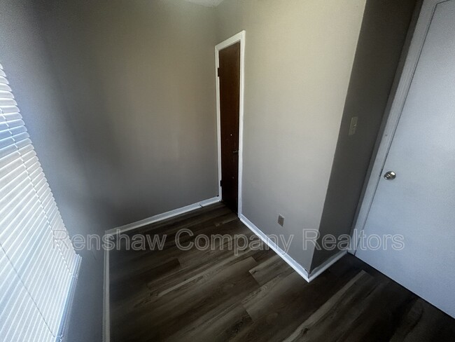 Building Photo - 276 Greenfield Dr