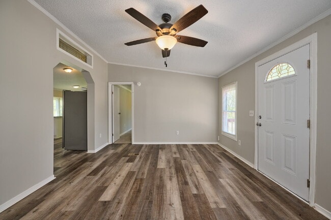 Building Photo - For Rent: 4+BR, 3BA