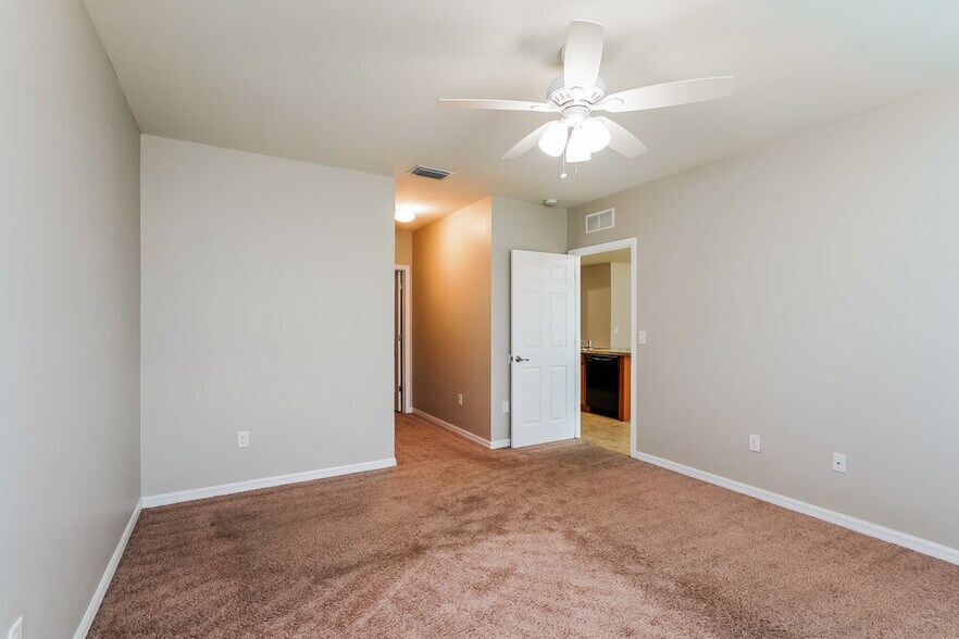 Building Photo - 2002 SE 12th St