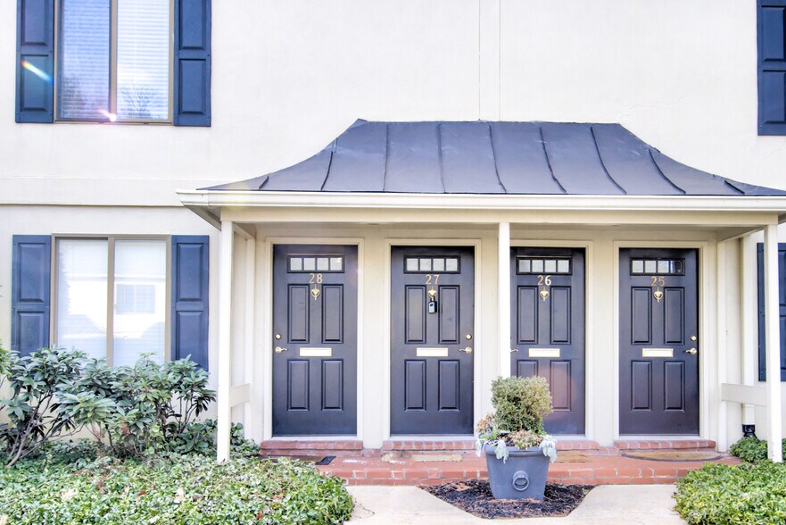 Building Photo - 411 W Conestoga Rd