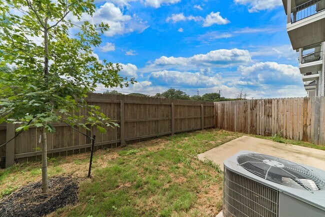 Building Photo - 3 Bedroom/3.5 Bath The Preserve At the Dom...