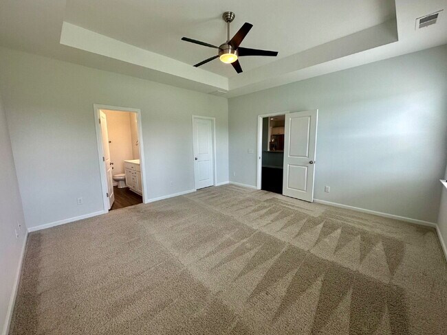 Building Photo - Three Bedroom Home with Large Loft in Heartstone Lakes!