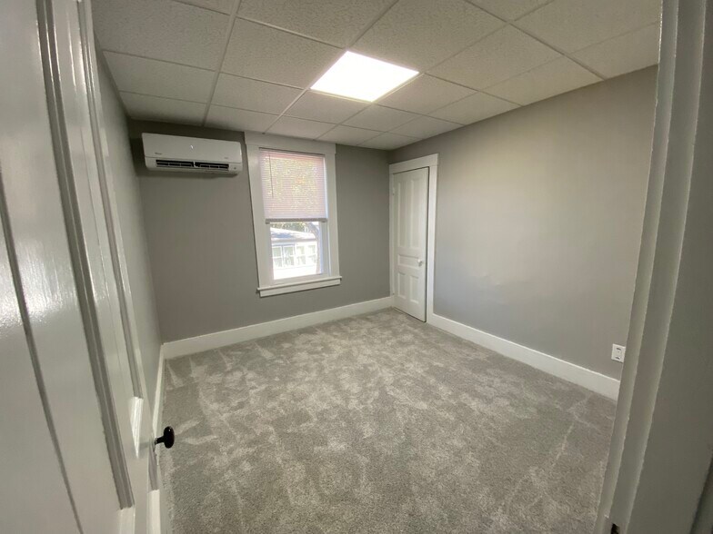 Building Photo - 30B Elm St