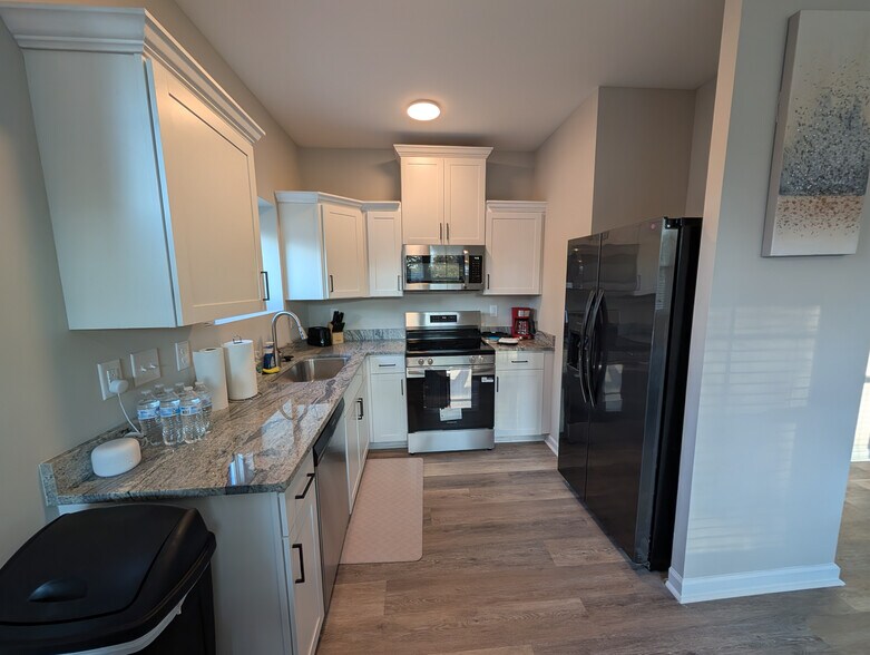 Building Photo - Room in Townhome on Kings Mountain St