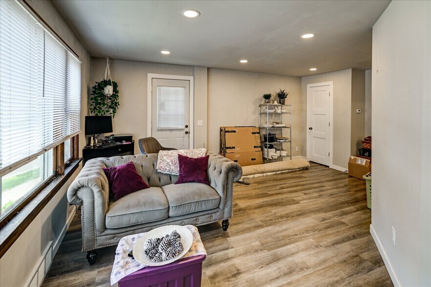 Building Photo - 205 S Fair Oaks Ave