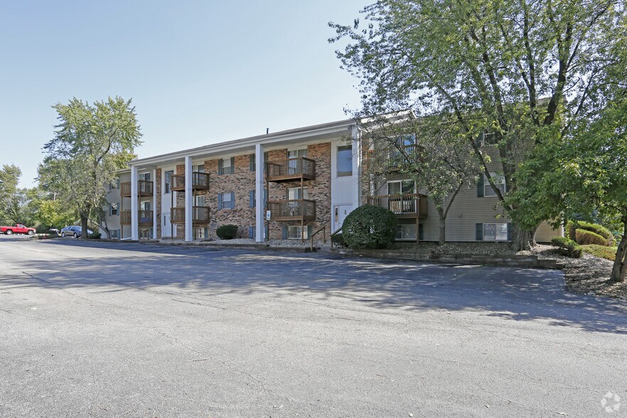 Westporte Apartments 2805 W Larchmont Ln Peoria IL 61615 Apartment Finder