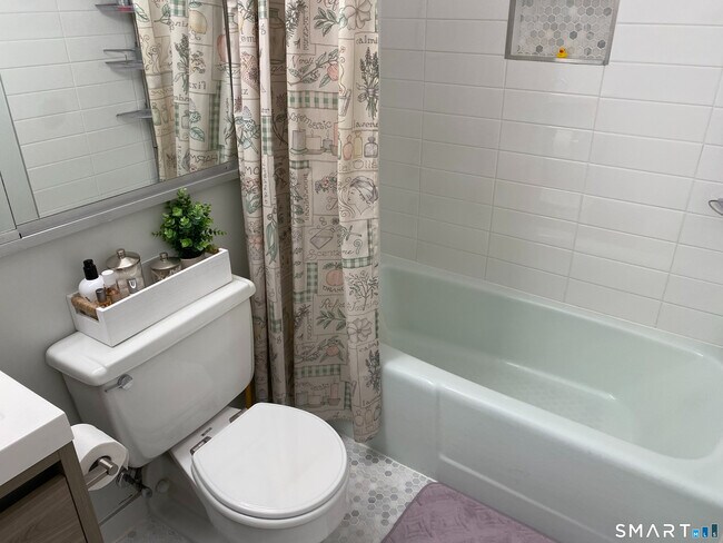 Building Photo - 143 Hoyt St