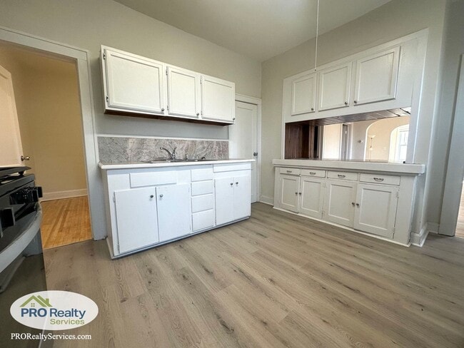 Building Photo - 201 20th Ave NE