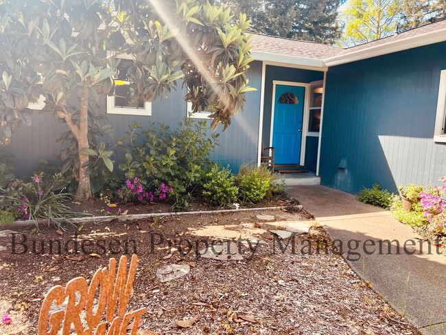 Building Photo - 8135 Valentine Ave