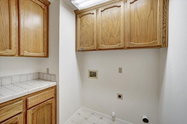 Building Photo - Spacious 4 Bedroom Home in Gated Somerset Hills – 3-Car Garage & Large Backyard