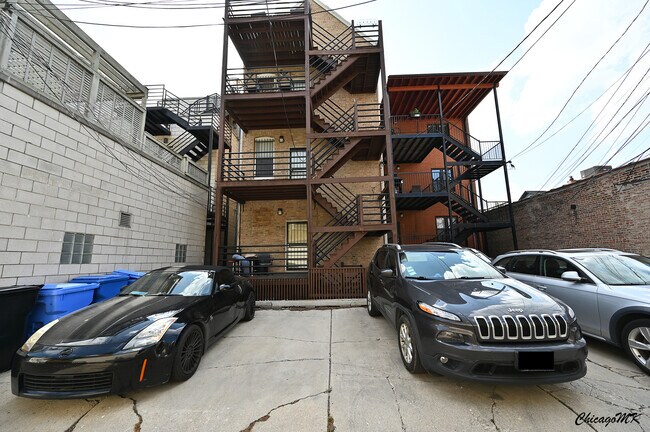 Building Photo - 1535 N Paulina St