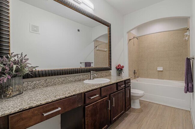 Building Photo - Move In Now & Enjoy 1 Month FREE!