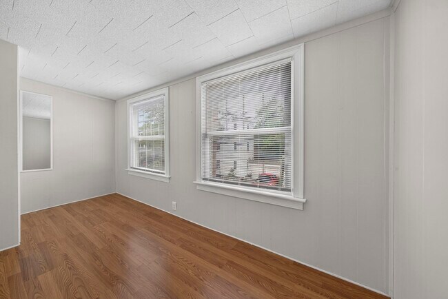 Building Photo - 156 W Adams St